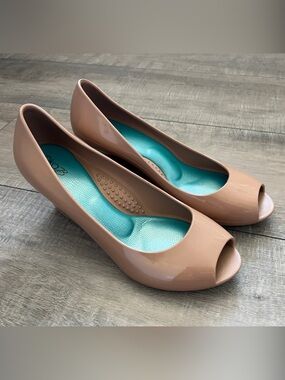 OKA b. Pink/Tan Wedge Flats with Teal Insole